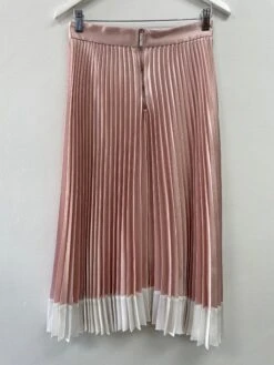 Pink Glaycie Pleated Midi Skirt 5 Pink Glaycie Pleated Midi Skirt -Gunsn Styles PinkGlayciePleatedMidiSkirt